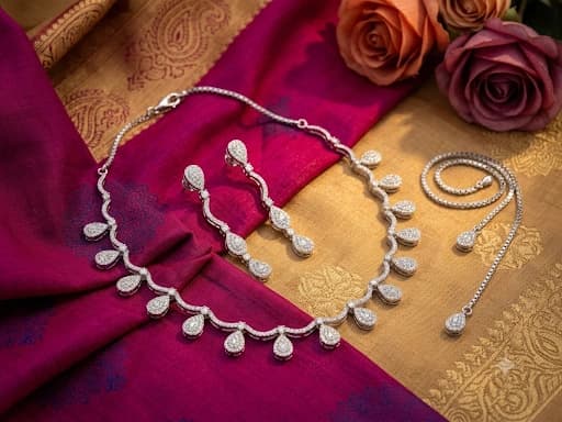 Elegant Kundan Necklace Set
